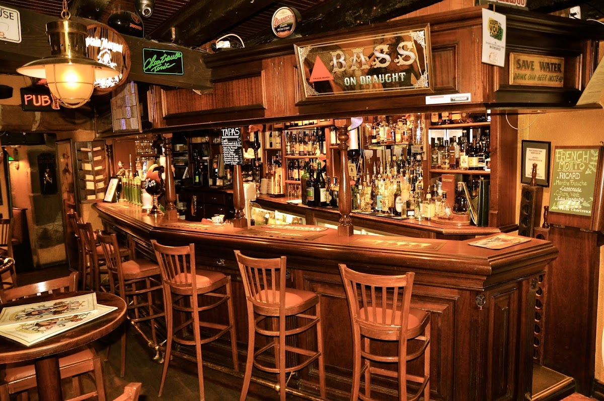 captain pub - Photo 1