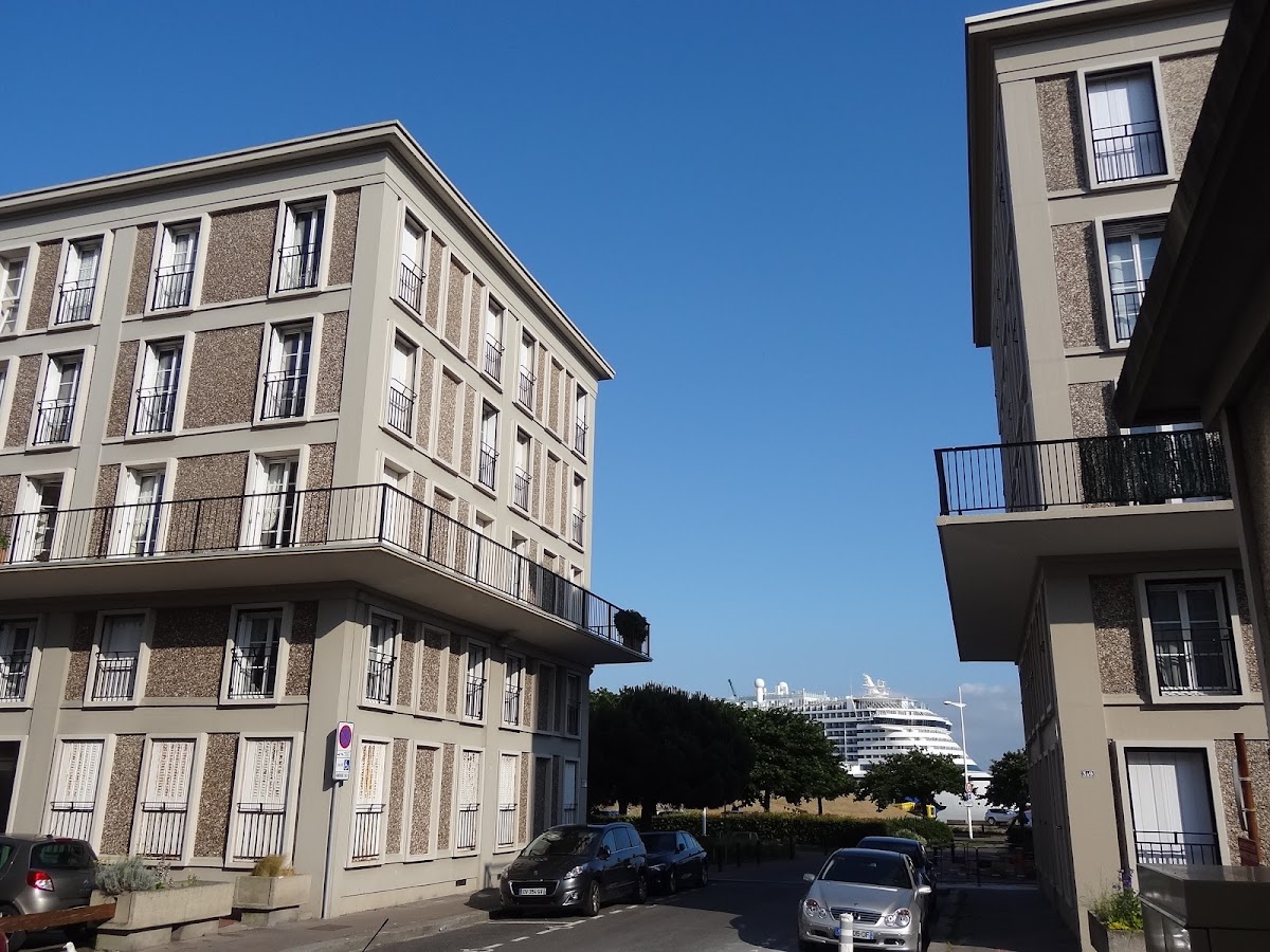 Le Perret - Photo 1