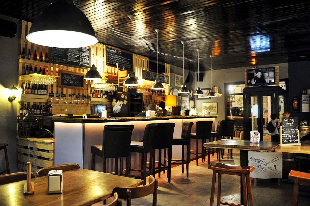 Massilia Pub - Photo 1