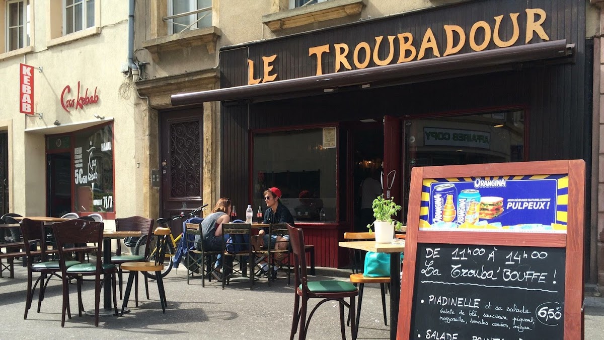 Troubadour - Photo 1