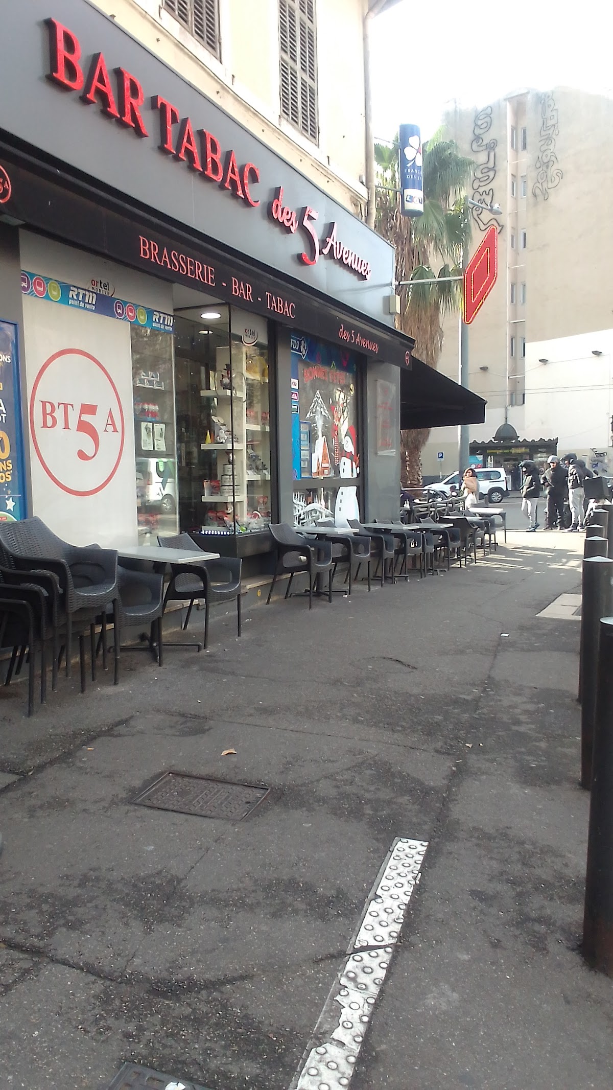 Bar Cinq Avenues - Photo 1