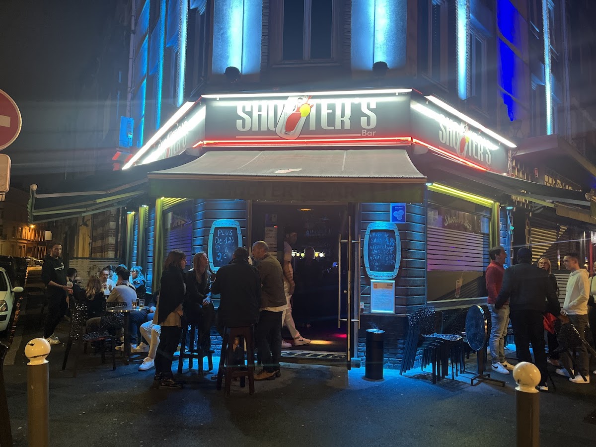 Shooter's Bar - Photo 1