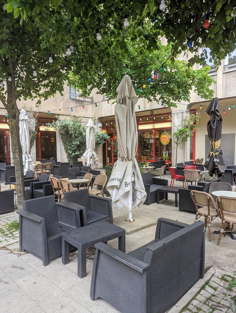 L'ambassy Café - Photo 1