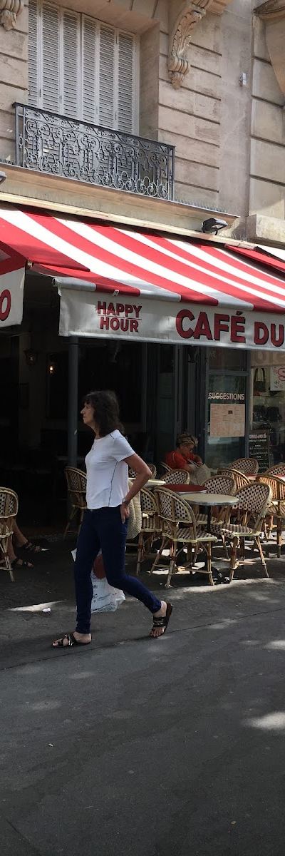 Le Cafe Du Trone — Paris