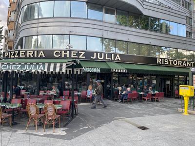 Julia — Paris
