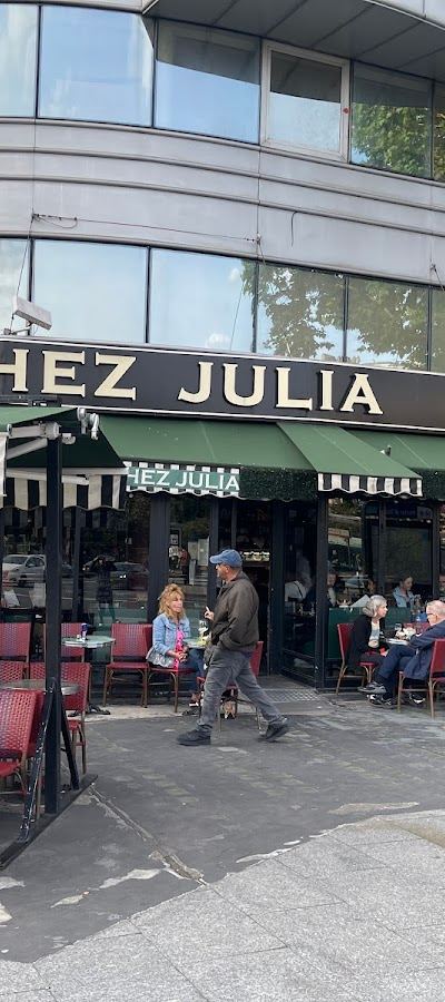 Julia — Paris