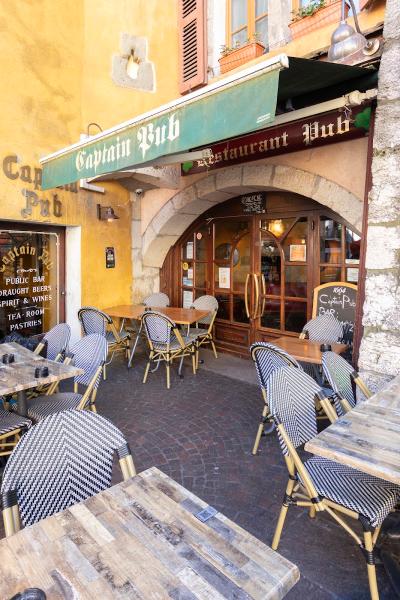 captain pub - Photo 2