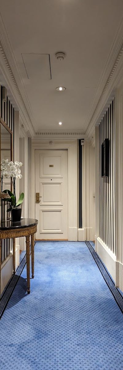 Le Dokhan's Champagne Bar — Paris