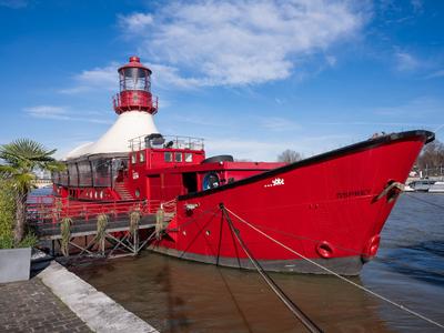 Le Bateau Phare — Paris