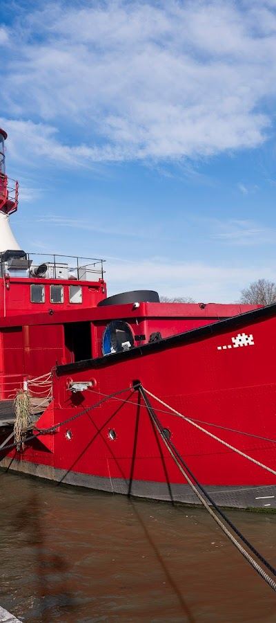 Le Bateau Phare — Paris