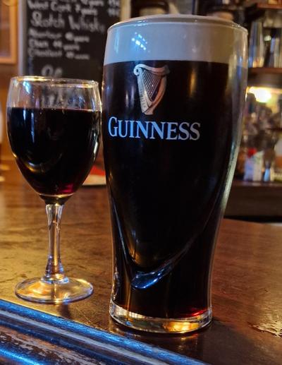 The Melting Pot Pub - Photo 3