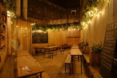 Kiez Biergarten - Photo 3