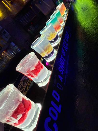 L Bar - Photo 3