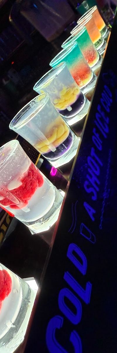 L Bar - Photo 3