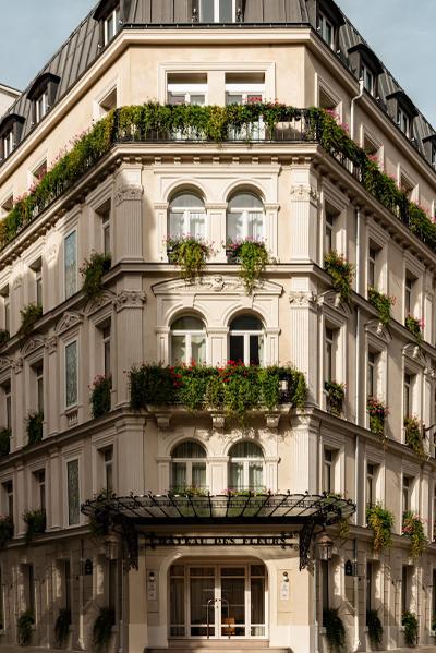 Château des Fleurs Bar — Paris