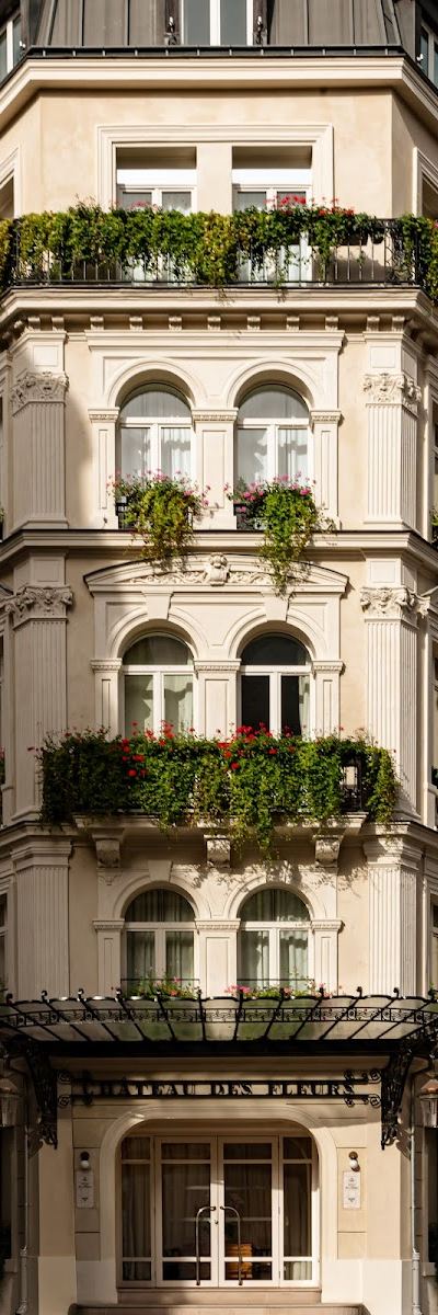Château des Fleurs Bar — Paris