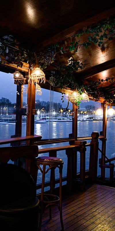 La Dame de Canton — Paris