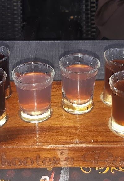 Shooter's Bar - Photo 2