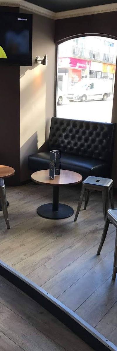 O’kastell Bar - Photo 2