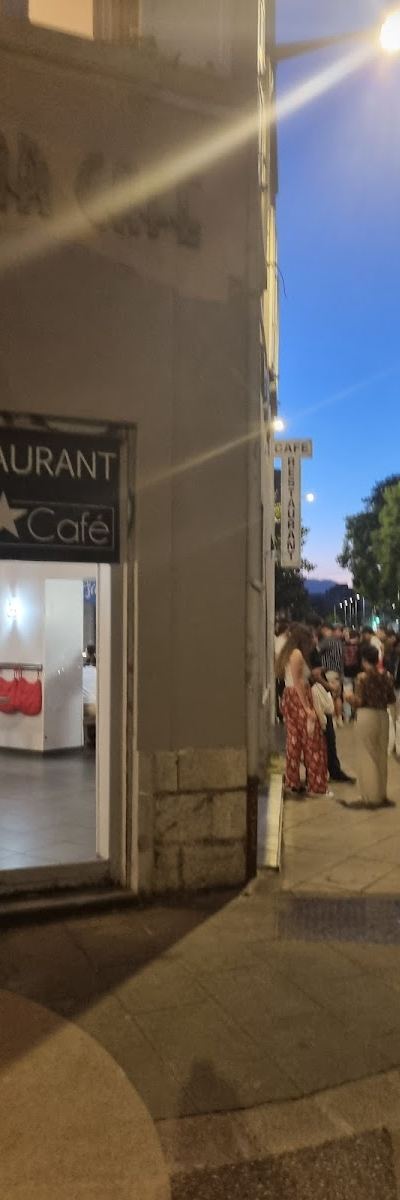 Star Cafe - Photo 2