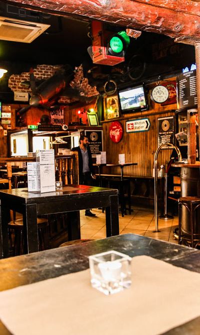 Wayne's Bar — Nice