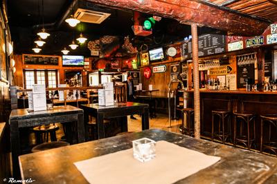 Wayne's Bar — Nice