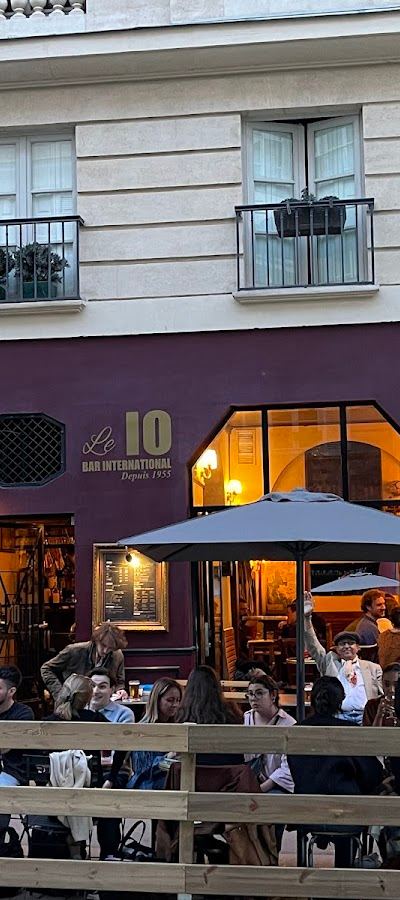 Bar à cocktails et vin près du métro Mabillon — Paris